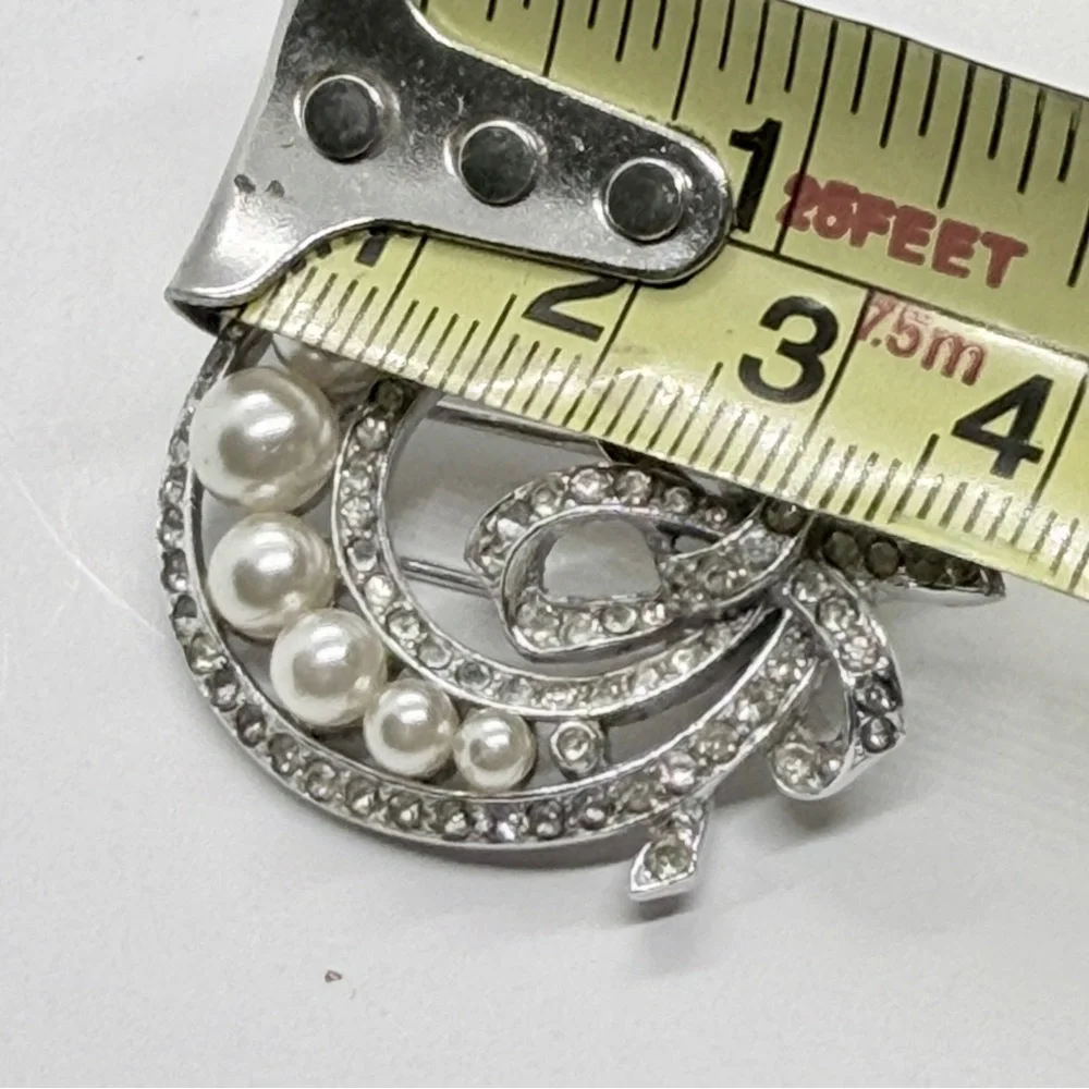 Rare CROWN TRIFARI Alfred Philippe Clear‎ Rhinestone Ribbon Fur Clip Brooch Pin